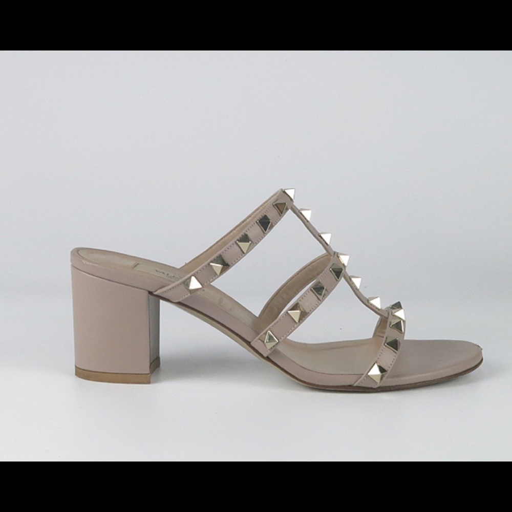 Valentino Garavani Rockstud sandal in calfskin leather.